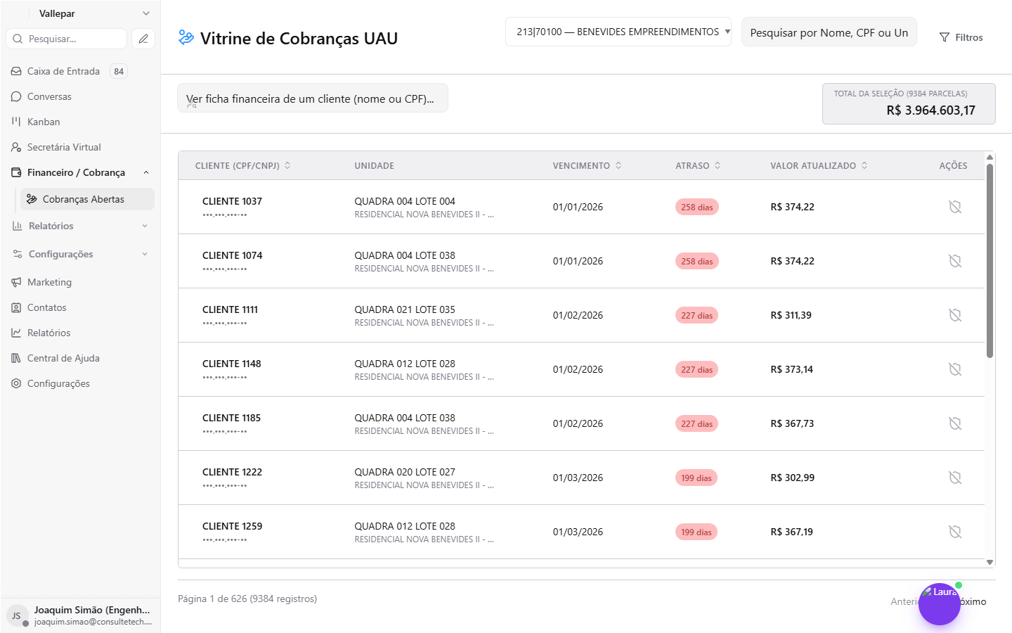 Vitrine de cobranças integrada ao ERP UAU, com parcelas em atraso, dias de atraso e valor atualizado